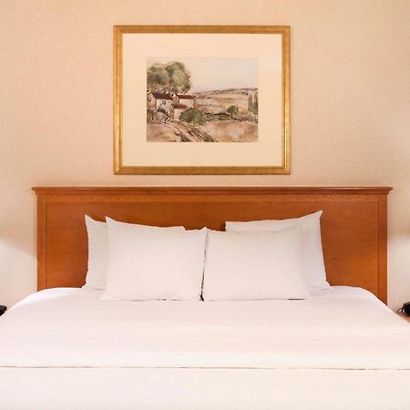 Hampton Inn & Suites Addison Εξωτερικό φωτογραφία