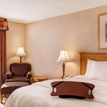 Hampton Inn & Suites Addison Εξωτερικό φωτογραφία