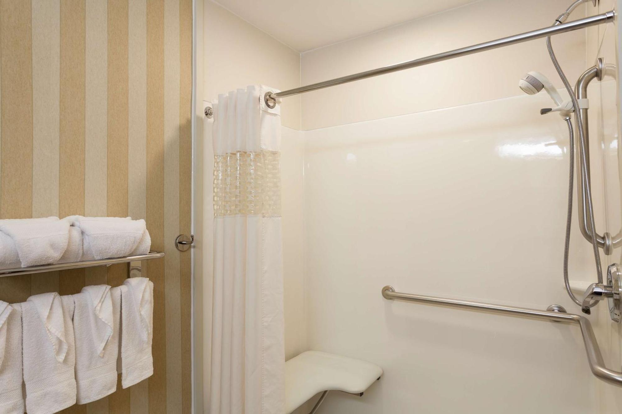 Hampton Inn & Suites Addison Εξωτερικό φωτογραφία