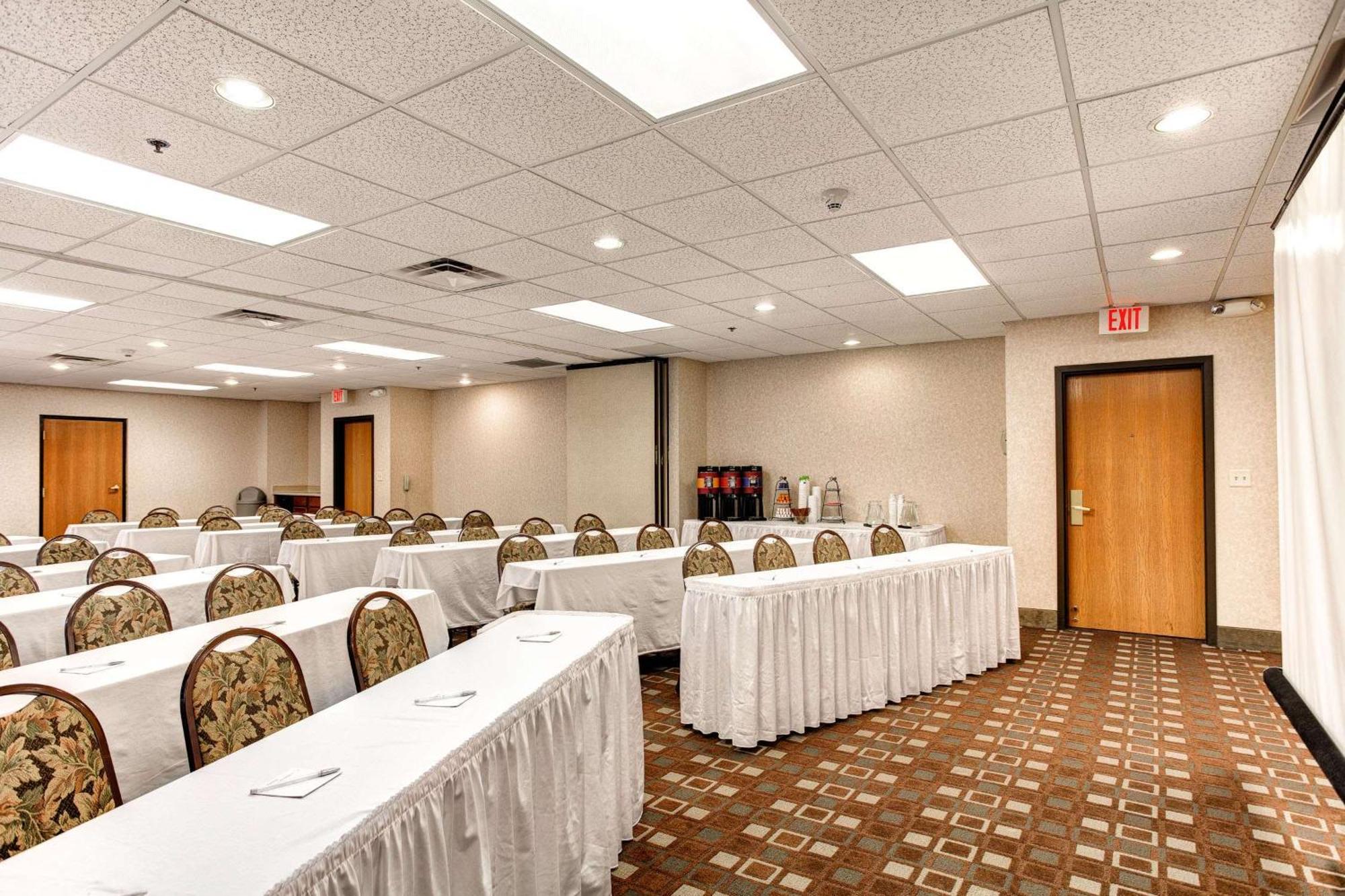 Hampton Inn & Suites Addison Εξωτερικό φωτογραφία