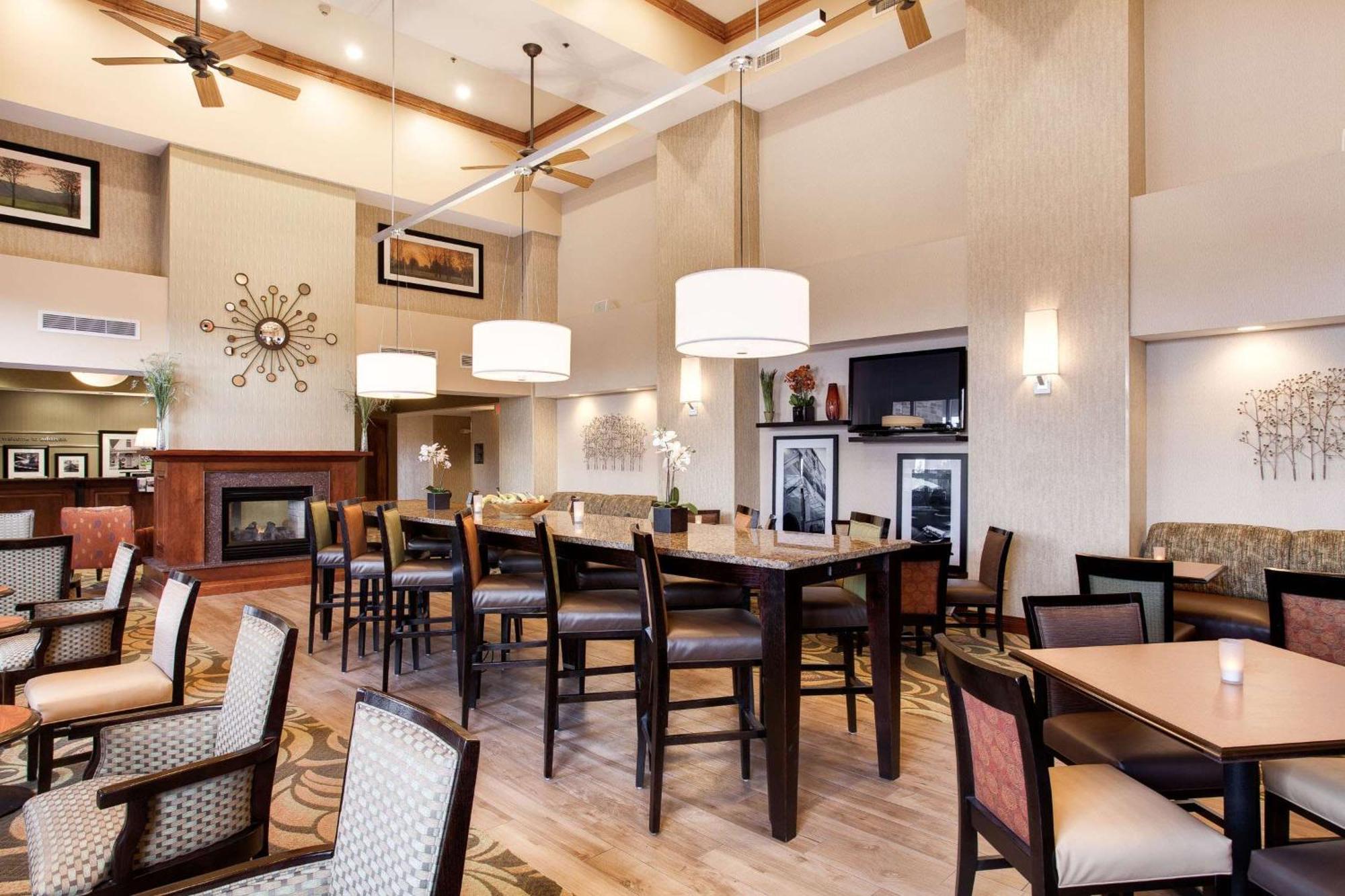 Hampton Inn & Suites Addison Εξωτερικό φωτογραφία