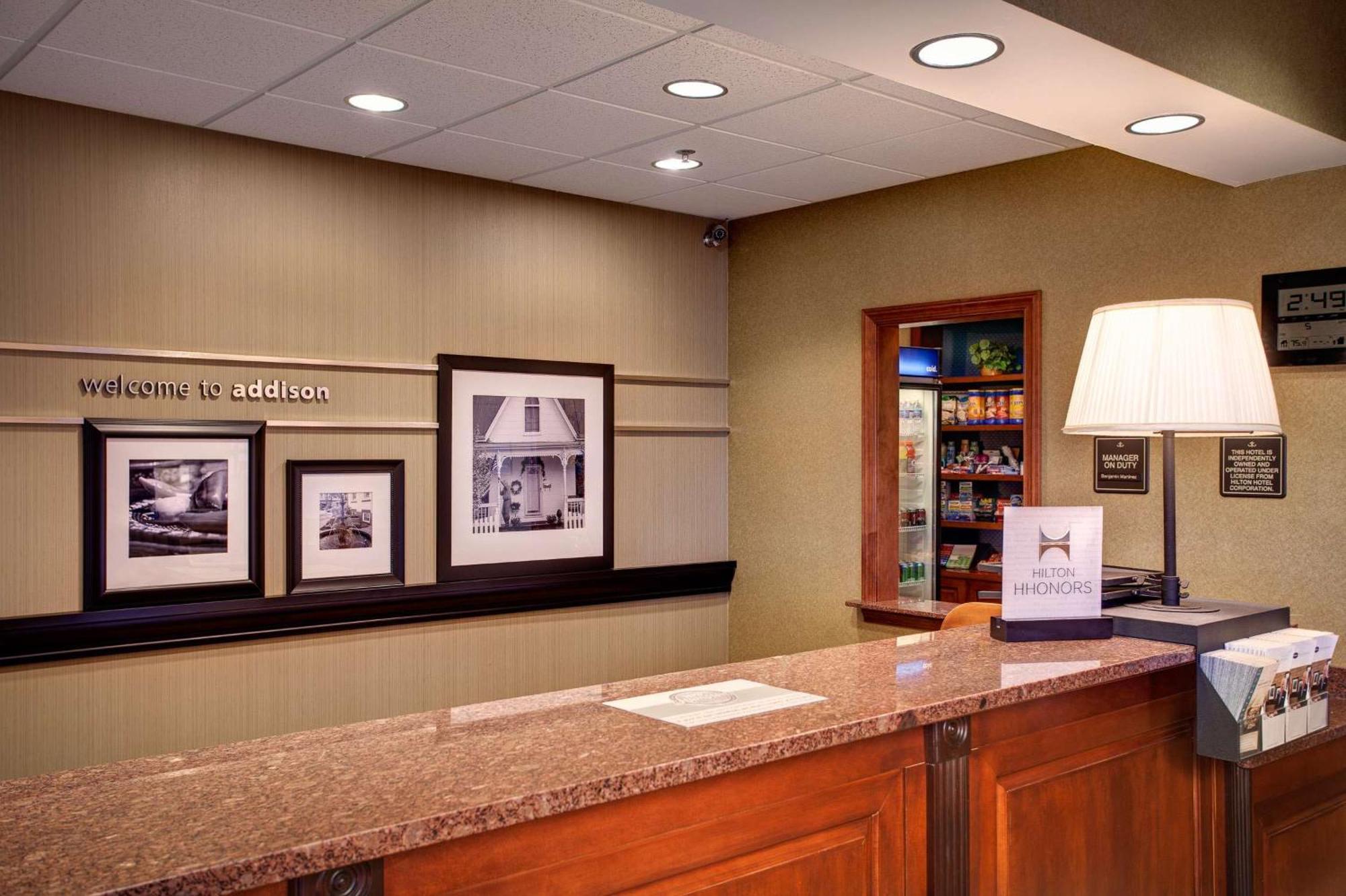 Hampton Inn & Suites Addison Εξωτερικό φωτογραφία
