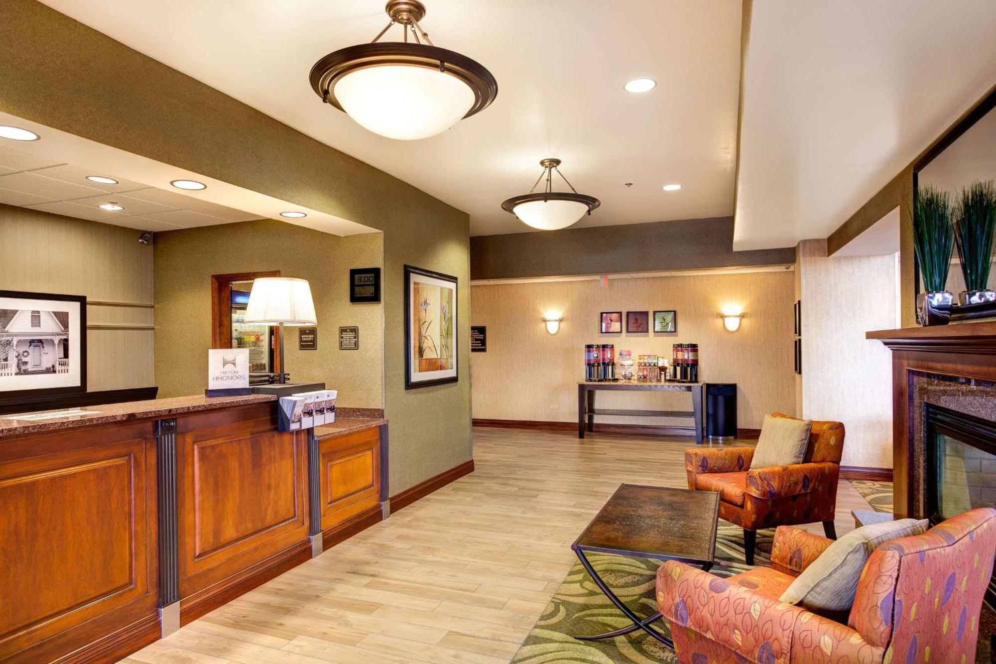 Hampton Inn & Suites Addison Εξωτερικό φωτογραφία