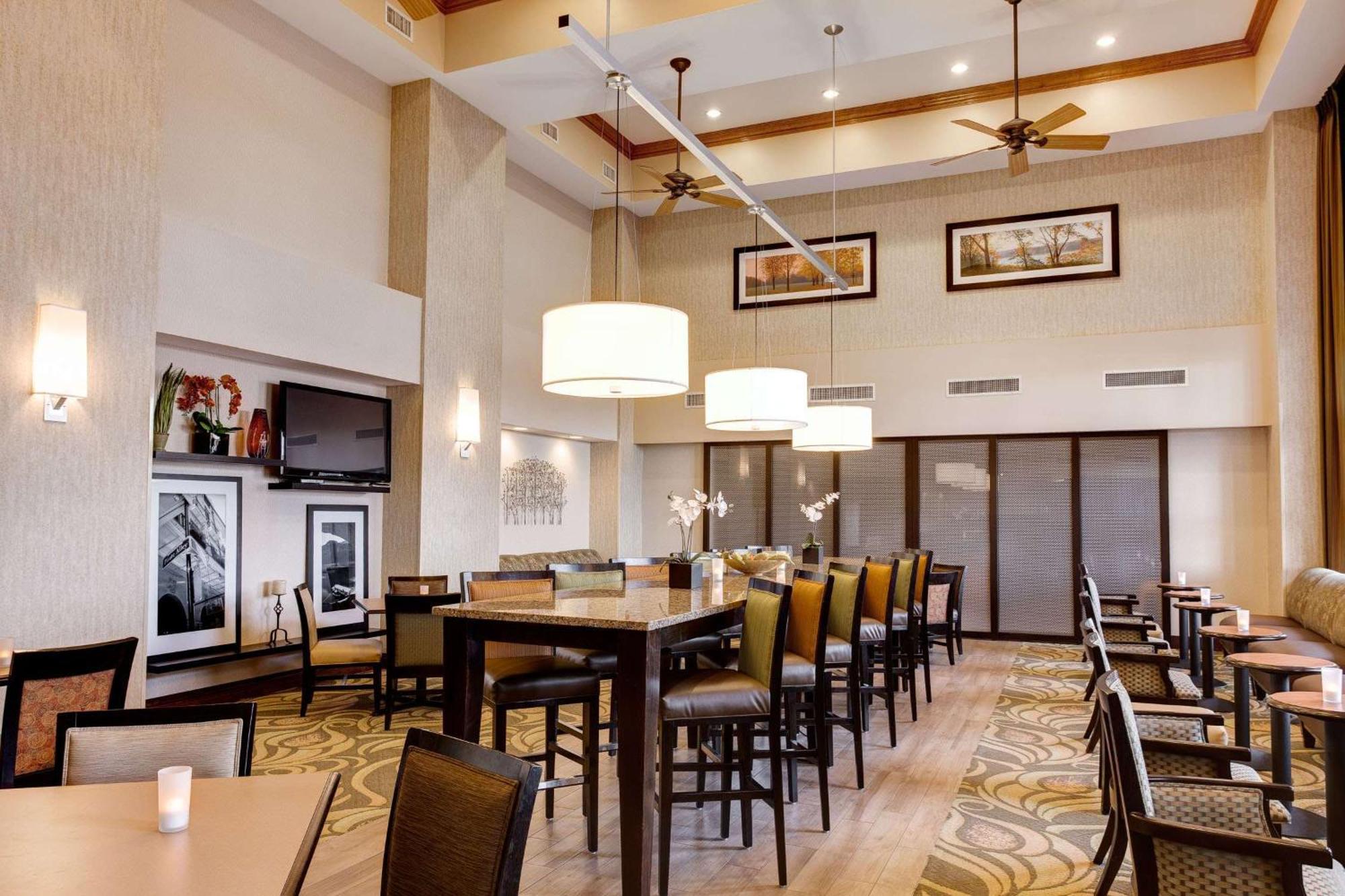 Hampton Inn & Suites Addison Εξωτερικό φωτογραφία