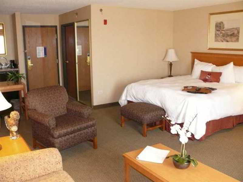 Hampton Inn & Suites Addison Δωμάτιο φωτογραφία